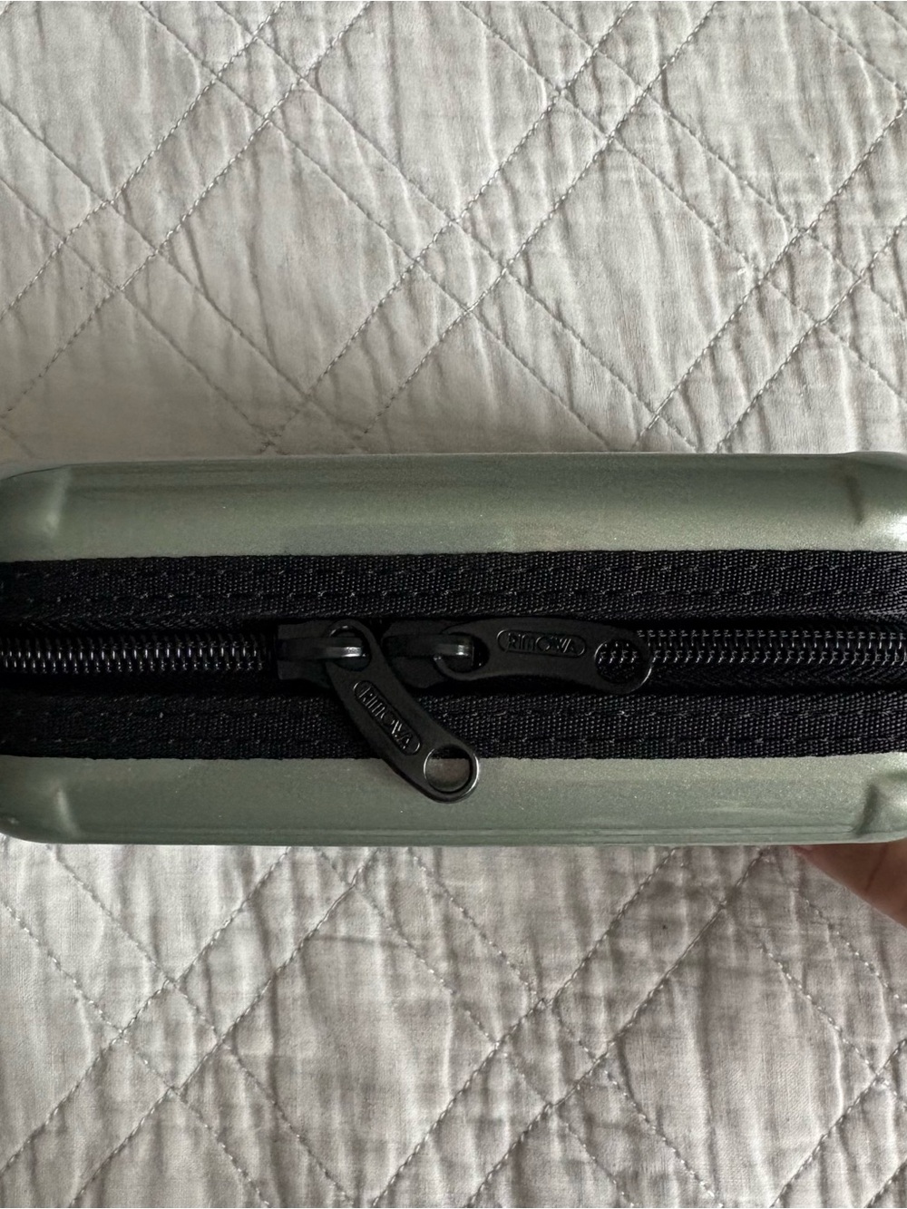 RIMOWA Green Ribbed Hard Shell Toiletries Case - Picture 5 of 9